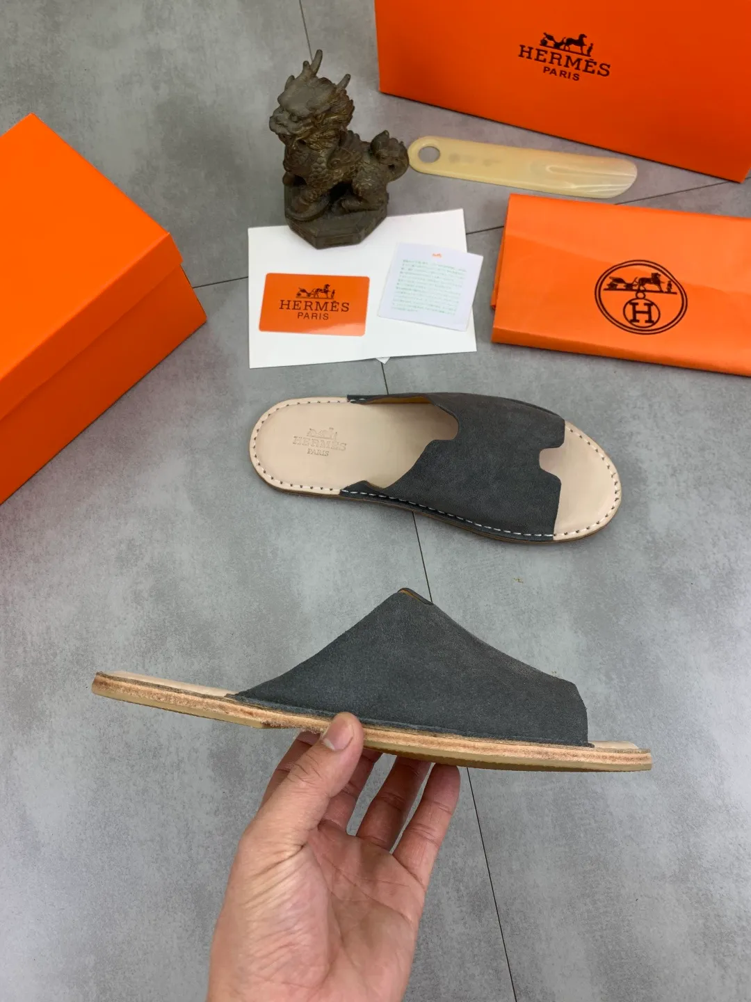 Men's men's shoes 💰P360 new model (genuine leather outsole series) new colors are coming simultaneously on the official website [HERMES] Hermès series: original development, original anatomy display, exclusive outsole [Material] Sole: original genuine leather sole with cow essence film 🌸. Fabric Original calfskin Lining: Imported cowhide, delicate and soft Code number: 38-44